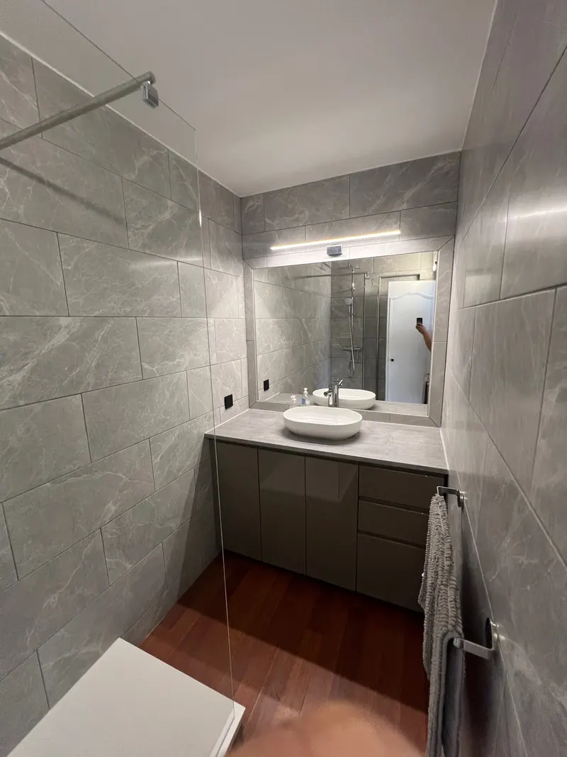 Création de Salle de bain, pompe de relevage et doublage d'un mur.